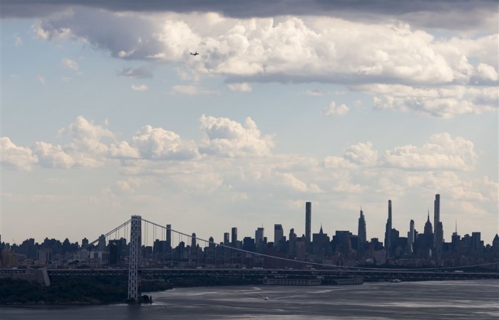 Aussicht auf die New Yorker Skyline vom Hudson River aus. Foto: epa/Justin Lane