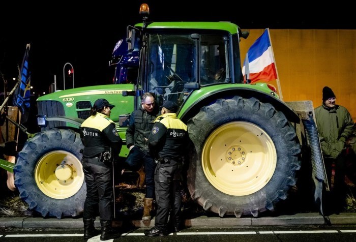 Auf der A12 in der Nähe von Den Haag wird ein Landwirt mit einem Bußgeld belegt. Archivfoto: epa/SEM VAN DER WAL