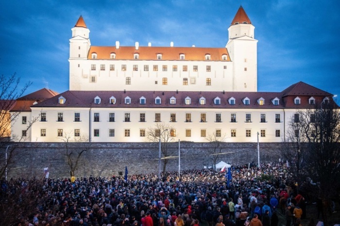 Demonstration gegen den Vorschlag der slowakischen Regierung, die Sonderstaatsanwaltschaft abzuschaffen. Foto: epa/Jakub Gavlak