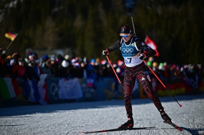 Franziska Preuss startet bei den Olympischen Winterspielen in der 10-km-Verfolgung im Biathlon von Anterselva. Foto: epa/Martin Metelko