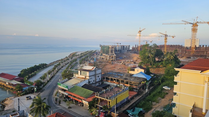 Peninsula Bay in Sihanoukville: Das ambitionierte Bauprojekt kombiniert Hotels, Resorts und Einkaufszentren auf einer Fläche von 160.000 Quadratmetern. Foto: Rüegsegger.