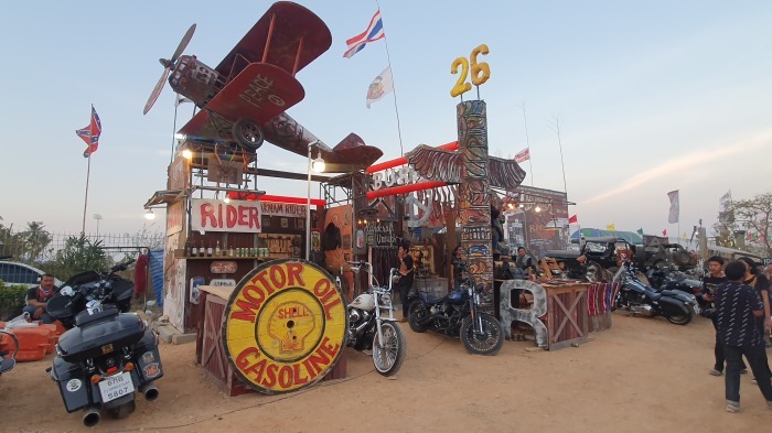 Die Besucher der Burapa Bike Week dürfen sich wieder auf kultige Vintage-Dörfer und Konzerte mit internationalen und lokalen Rockmusikern sowie viele heiße Öfen freuen. Foto: Jahner