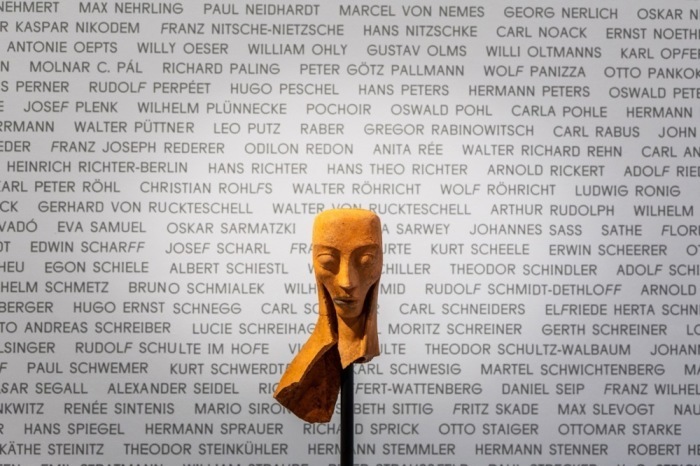 Eine Skulptur der deutschen Künstlerin Emy Roeder in der Ausstellung «Entartete Kunst» im Picasso-Museum in Paris. Foto: epa/Yoan Valat
