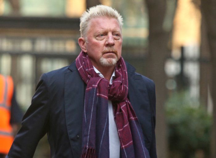 Boris Becker, früherer deutscher Tennisstar, trifft vor dem Southwark Crown Court ein, wo sein Prozess beginnt. Er steht seit 21.03.2022 in London vor Gericht. Foto: James Manning