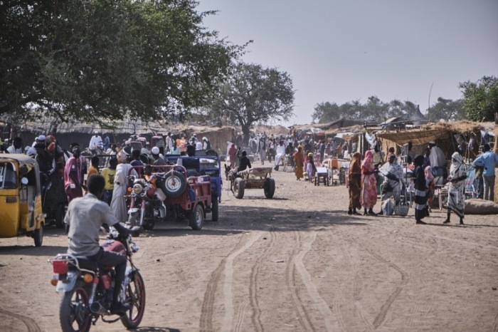 Sudanesische Geflüchtete erreichen das Dorf Gerbana nahe der Grenze – Zehntausende suchen Schutz in Südsudan. Foto: epa/Diego Menjibar