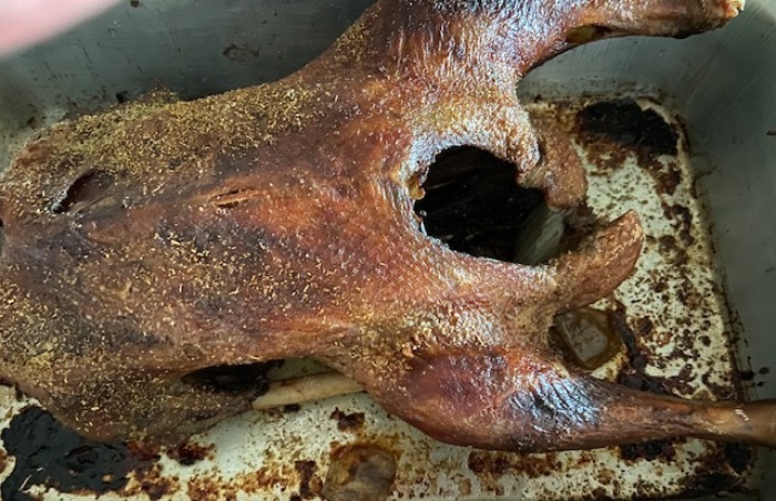 Bei uns bekommen Sie auch dieses Jahr wieder die traditionelle Weihnachtsgans. Fotos: hf