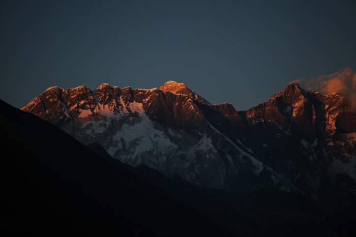 In dieser Region liegen gleich mehrere hohe Berge. Foto\ Tashi Sherpa/AP/dpa