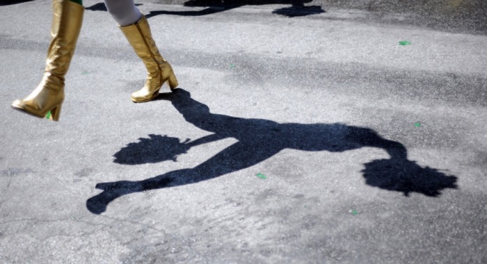Ein Tänzer tritt während des St. Patrick's Day Parade auf. Foto: EPA/Erik S. Lesser