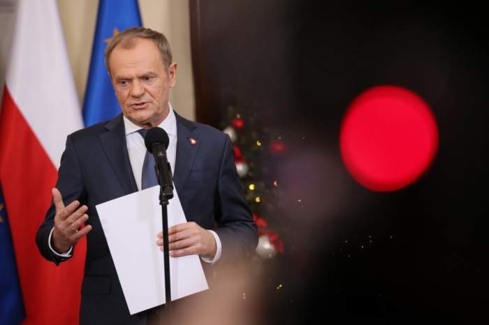 Polnischer Premierminister Donald Tusk während einer Pressekonferenz nach der ersten Sitzung seines Kabinetts im Büro des Premierministers in Warschau. Foto: epa/Leszek Szymanski Polen Aus