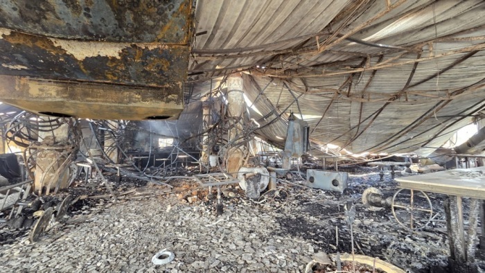 Ein Blick auf das ausgebrannte Innere des Nachtclubs in Goa, in dem es zu einem Brand gekommen war. Foto: epa/Str