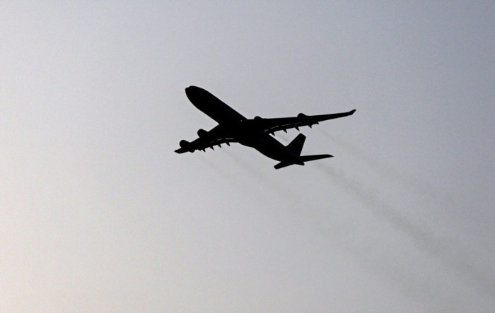 Ein Airbus der iranischen Fluggesellschaft Mahan Air startet vom Flughafen Dubai nach Teheran, während der Flugverkehr nach regionalen Spannungen schrittweise wieder aufgenommen wird. Foto: epa/Stringer