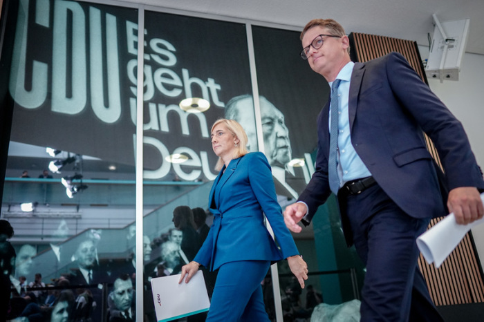 CDU-Generalsekretär Carsten Linnemann und Bundesgesundheitsministerin Nina Warken nach einer Pressekonferenz im Konrad-Adenauer-Haus in Berlin. Foto: Kay Nietfeld/dpa