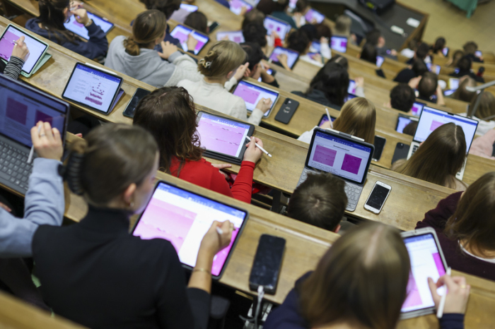 Studenten der Humanmedizin sitzen in einer Vorlesung im Anatomie-Hörsaal an der Medizinischen Fakultät der Universität Leipzig. Foto: Jan Woitas/dpa