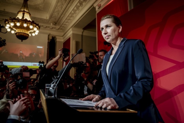 Ministerpräsidentin Mette Frederiksen spricht bei einer Wahlfeier in Kopenhagen. Dänemark hat bei einer vorgezogenen Parlamentswahl abgestimmt. Foto: epa/Mads Claus Rasmussen