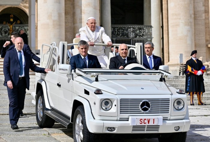 Pope Francis leitet seine Generalaudienz auf dem Petersplatz. Foto: epa/Alessandro Di Meo