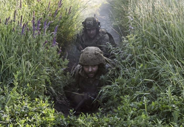 Soldaten der 65. Separaten Mechanisierten Brigade der ukrainischen Streitkräfte nehmen in der Region Saporischschja an einem Gefechts- und Koordinationstraining teil. Foto: Pressedienst der 65. Brigade/epa/dpa.