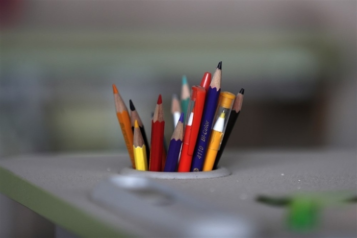 Bleistifte in der Schule des Ruski-Tischkowski-Lyzeums in der Stadt Ruski-Tischki, Region Charkiw. Foto: epa/Atef Safadi