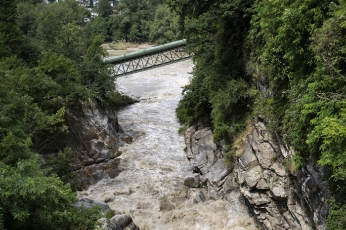 Blick auf den Fluss Maggia nach einem Unwetter, das den Fluss im Valle Maggia im Tessin zum Überlaufen brachte. Foto: epa/Pablo Gianinazzi/ti-press