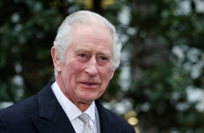 Englands König Karl III. verlässt die Londoner Klinik in London. Foto: epa/Andy Rain
