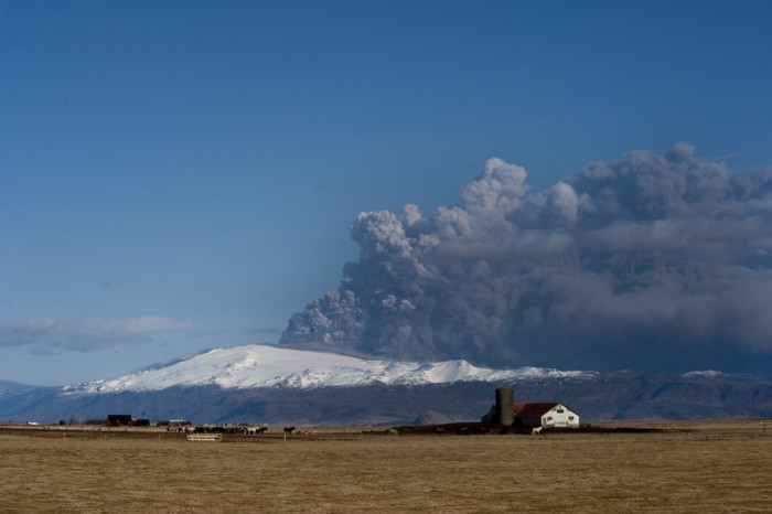  Im Jahr 2010 führte ein Ausbruch des Eyjafjallajökull auf Island zum Stopp des Flugverkehrs in Nordeuropa. Foto: epa/S.olafs