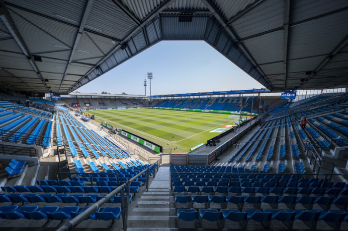 Blick auf das Spielfeld im Ruhrstadion in Bochum, Austragungsort des Eröffnungsspiels der 2. Bundesliga. Foto: dpa/David Inderlied