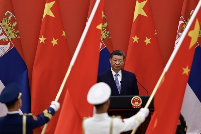Chinas Staatschef Xi Jinping nimmt an der Verleihung der Freundschaftsmedaille in der Großen Halle des Volkes in Peking teil. Foto: EPA/Tingshu Wang/pool