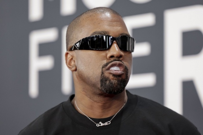 Rapper Kanye West posiert auf dem roten Teppich der Grammy Awards in Los Angeles. Foto: EPA/Allison Dinner