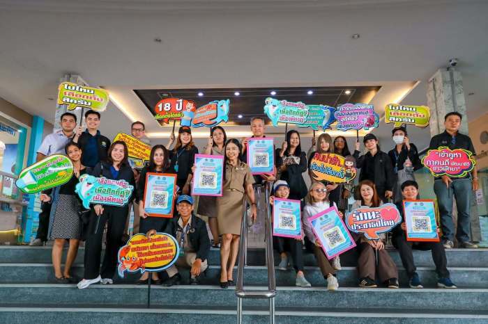 Mitarbeiter der Stadt Pattaya präsentieren die Informationskampagne zur Kommunalwahl am 28. Juni 2026. Bild: PR Pattaya
