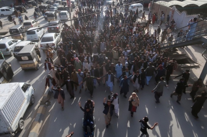 Pakistani Studenten demonstrieren in Quetta gegen das gewaltsame Verschwindenlassen von Personen. Foto: epa/Fayyaz Ahmad
