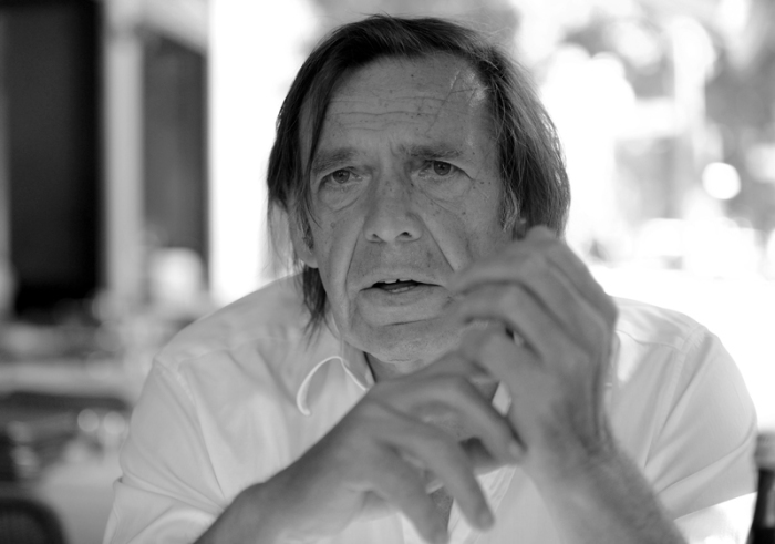 Boulevard-Journalist Franz Josef Wagner bei einem Interviewtermin in Berlin (Archivfoto vom 28.07.2008). SW-Version. Foto: Rainer Jensen/dpa
