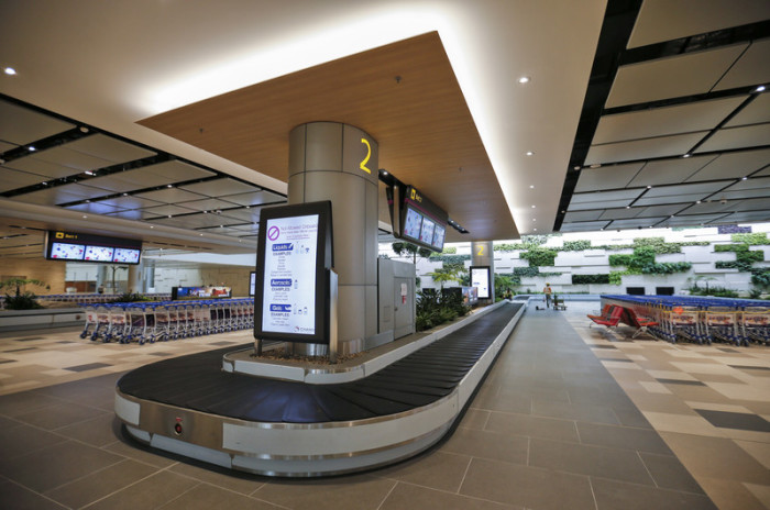  Gepäckausgabeband am Flughafen Changi in Singapur. Foto: epa/Wallace Woon