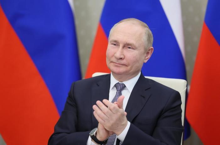 Russischer Präsident Wladimir Putin in virtuellem Format, per Videoanruf in der Staatsresidenz Nowo-Ogarjowo. Foto: epa/Mikhail Metzel