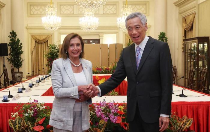 Nancy Pelosi, Sprecherin des US-Repräsentantenhauses, besucht Singapur. Foto: epa/Singapore Mci Handout