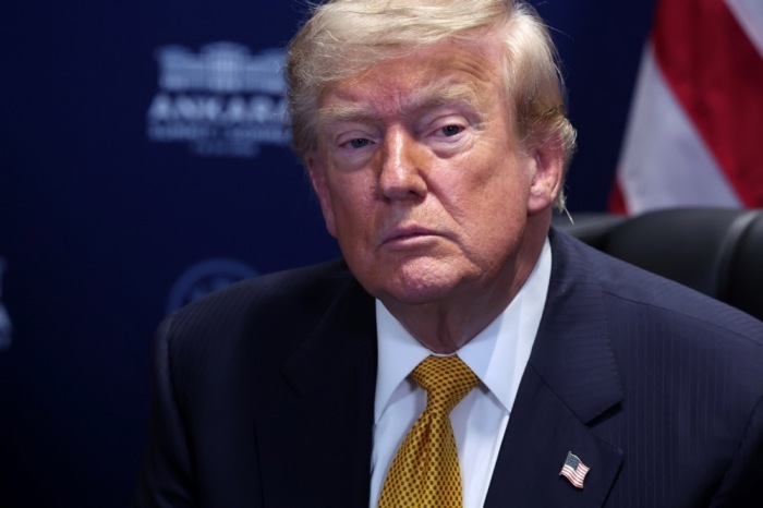 US-Präsident Donald Trump trifft am Rande des NATO-Gipfels in Ankara mit NATO-Generalsekretär Mark Rutte zusammen. Foto: EPA/Filip Singer/pool