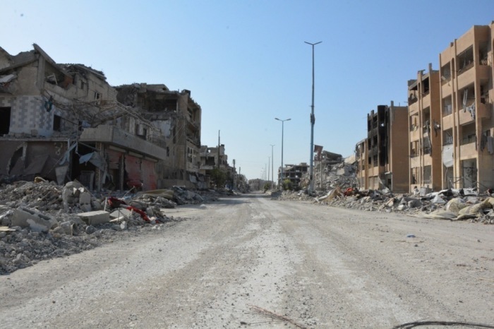 Beschädigte Gebäude sind zu sehen, nachdem Kämpfer der Syrischen Demokratischen Kräfte (SDF) die Kontrolle über Raqqa übernommen haben. Foto: epa/Youssef Rabih Youssef