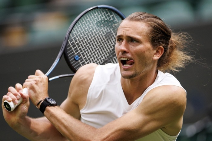 Alexander Zverev trainiert mit Félix Auger-Aliassime auf Court 1 in Wimbledon vor Beginn des Grand-Slam-Turniers. Foto: EPA/Tolga Akmen