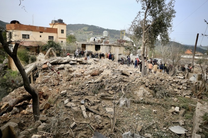 Wenigstens sieben Tote bei israelischem Angriff in Habbariyah, Südlibanon. Foto: epa/Str