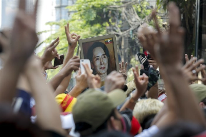 Demonstration gegen den Jahrestag des Militärputsches in Myanmar vor der Botschaft in Bangkok. Foto: epa/Diego Azubel