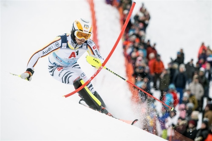 Der deutsche Linus Strasser in Aktion beim zweiten Lauf des Slaloms der Herren beim FIS Alpinen Skiweltcup in Kitzbühe. Foto: epa/Christian Bruna