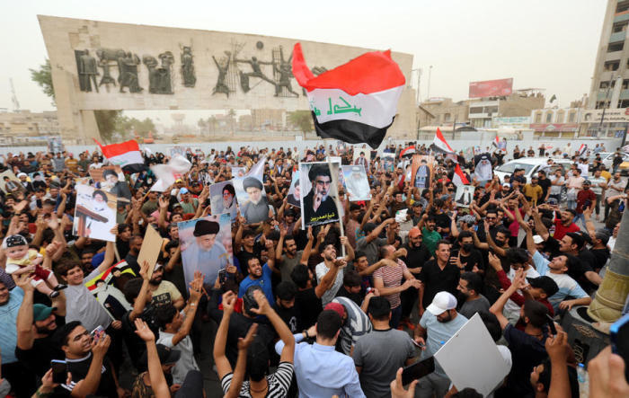Die Anhänger der sadistischen Bewegung tragen die Bilder von Muqtada al-Sadr. Foto: epa/Ahmed Jalil