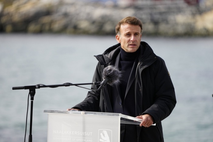 Frankreichs Präsident Macron bei einer Pressekonferenz während seines Besuchs in der grönländischen Hauptstadt Nuuk. Foto: epa/Mads Claus Rasmussen