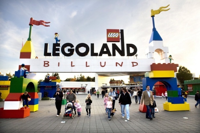 Eingang des dänischen Spielzeugherstellers LEGO zum Freizeitpark Legoland in Billund. Foto: epa/Jens Noergaard Larsen