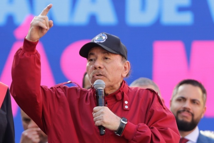 Nicaraguas Präsident Daniel Ortega spricht bei einer Veranstaltung mit Venezuelas Präsident Nicolás Maduro in Caracas. Foto: EPA/Ronald Peña R.