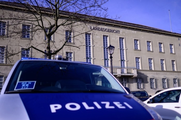 Österreichische Frau steht wegen versuchten Mordes und Folterung ihres Sohnes in Krems vor Gericht . Foto: epa/Christian Bruna