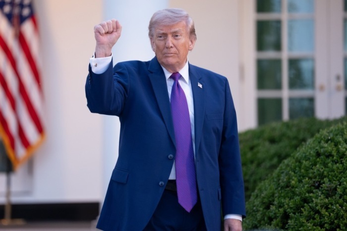 US-Präsident Donald Trump spricht beim Dinner für Polizeivertreter im Rosengarten des Weißen Hauses. Foto: EPA/Aaron Schwartz/pool