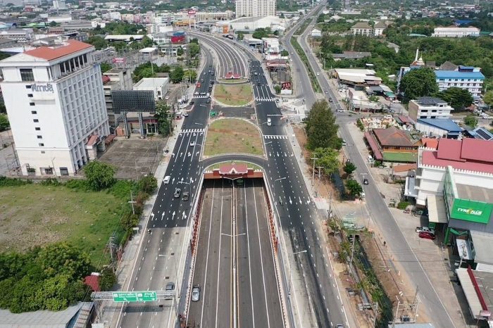 Die neue Unterführung an der Kreuzung Pradok soll den Verkehrsfluss auf der Mittraphap Road verbessern und Engpässe im Stadtgebiet verringern. Bild: Office of the Permanent Secretary des Verkehrsministeriums