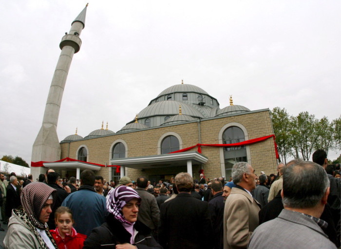  Die Merkez Moschee in Duisburg Marxloh. Foto: epa/Roland Weihrauch