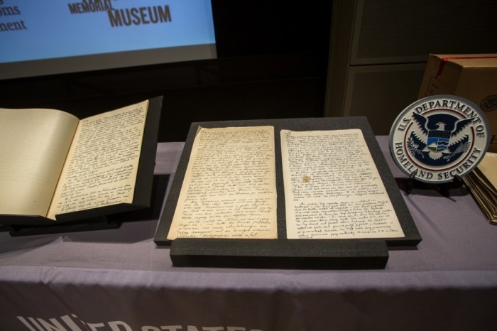 Rosenberg-Tagebuch an US-Holocaust-Museum übergeben. Foto: epa/Jim Lo Scalzo