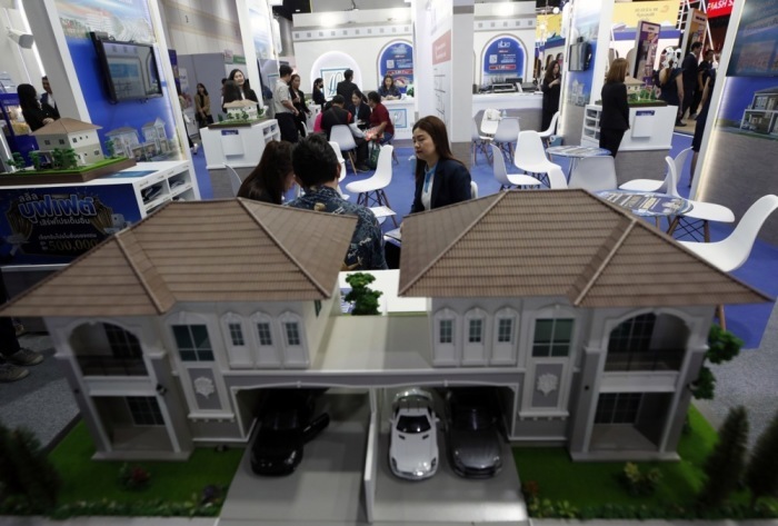 In Bangkok und anderen Ballungsräumen steigt die Zahl der zum Verkauf angebotenen Bestandsimmobilien deutlich an. Foto: epa/Rungroj Yongrit