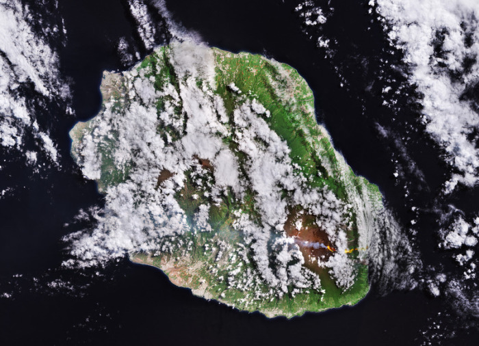 Satellitenbild zeigt glühende Lavaströme des Vulkans Piton de la Fournaise auf La Réunion, aufgenommen vom Erdbeobachtungsprogramm Copernicus. Foto: dpa/Esa
